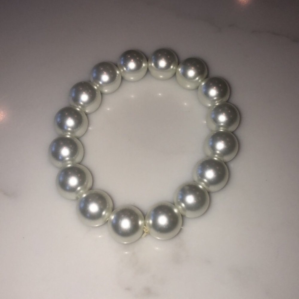 Set of three elastic handcrafted bracelets - Picture 4 of 4